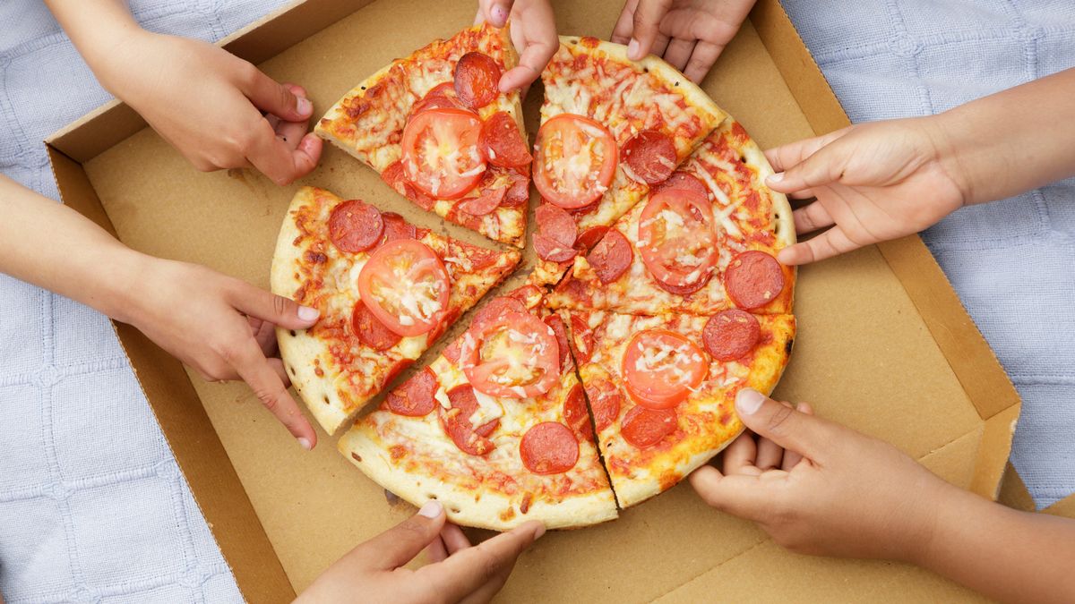How Big is a Medium Domino's Pizza