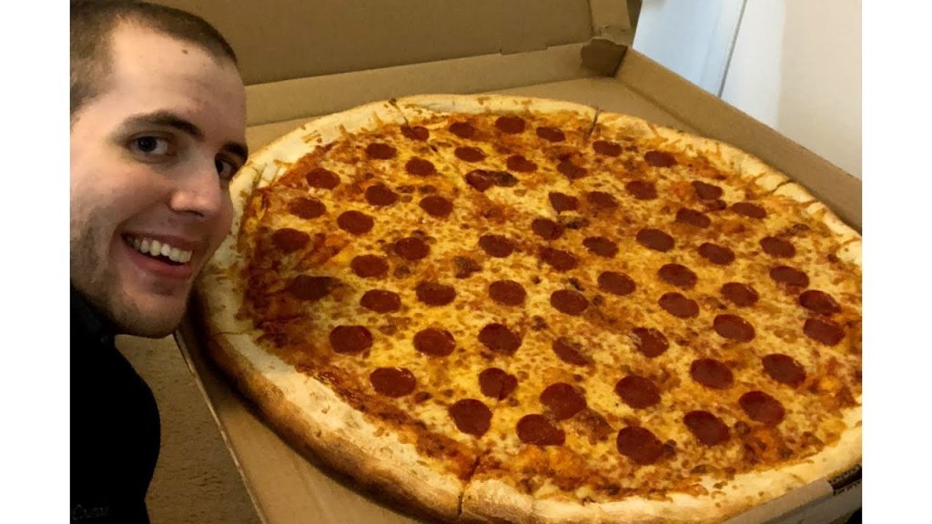 How Big is a 28 inch Pizza

